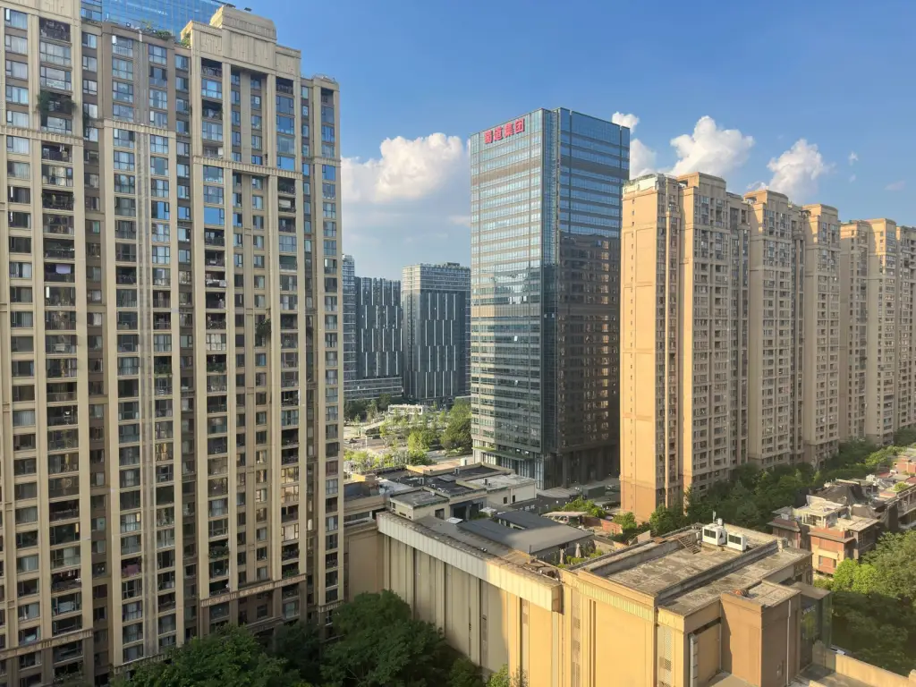 2025年建筑安全绳及反光背心新国标实施要点与合规选购指南