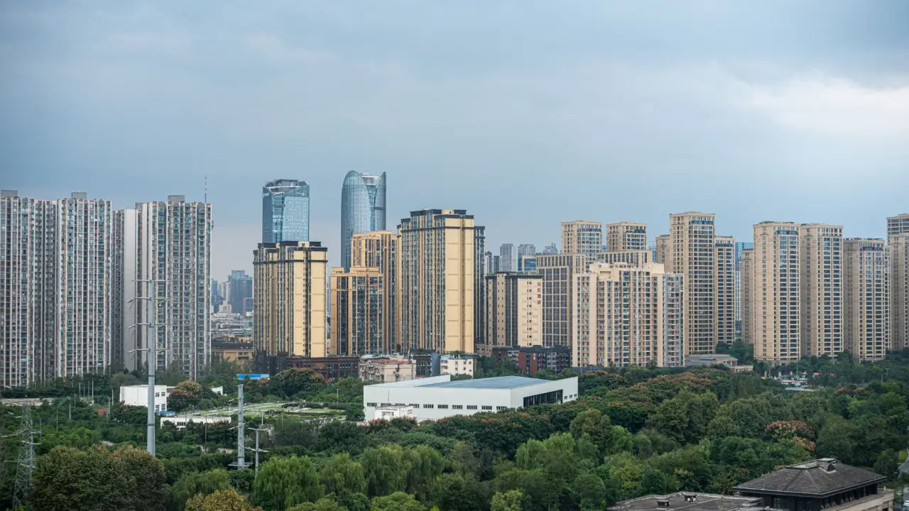 高处作业用安全绳材质对比：化纤与钢丝绳的适用场景分析