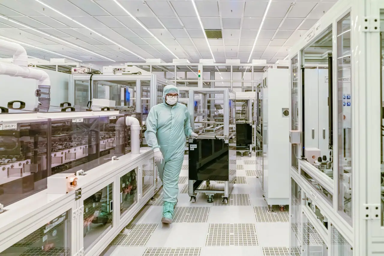 建筑施工现场安全绳与反光背心搭配使用规范及必要性分析