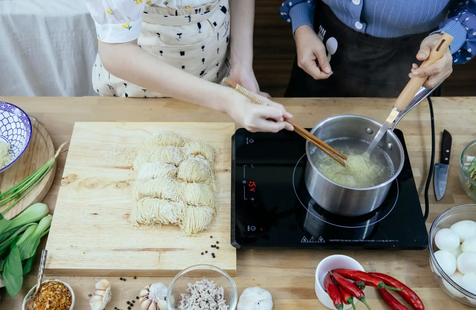 建筑施工现场安全绳与反光背心搭配使用规范及常见误区解析