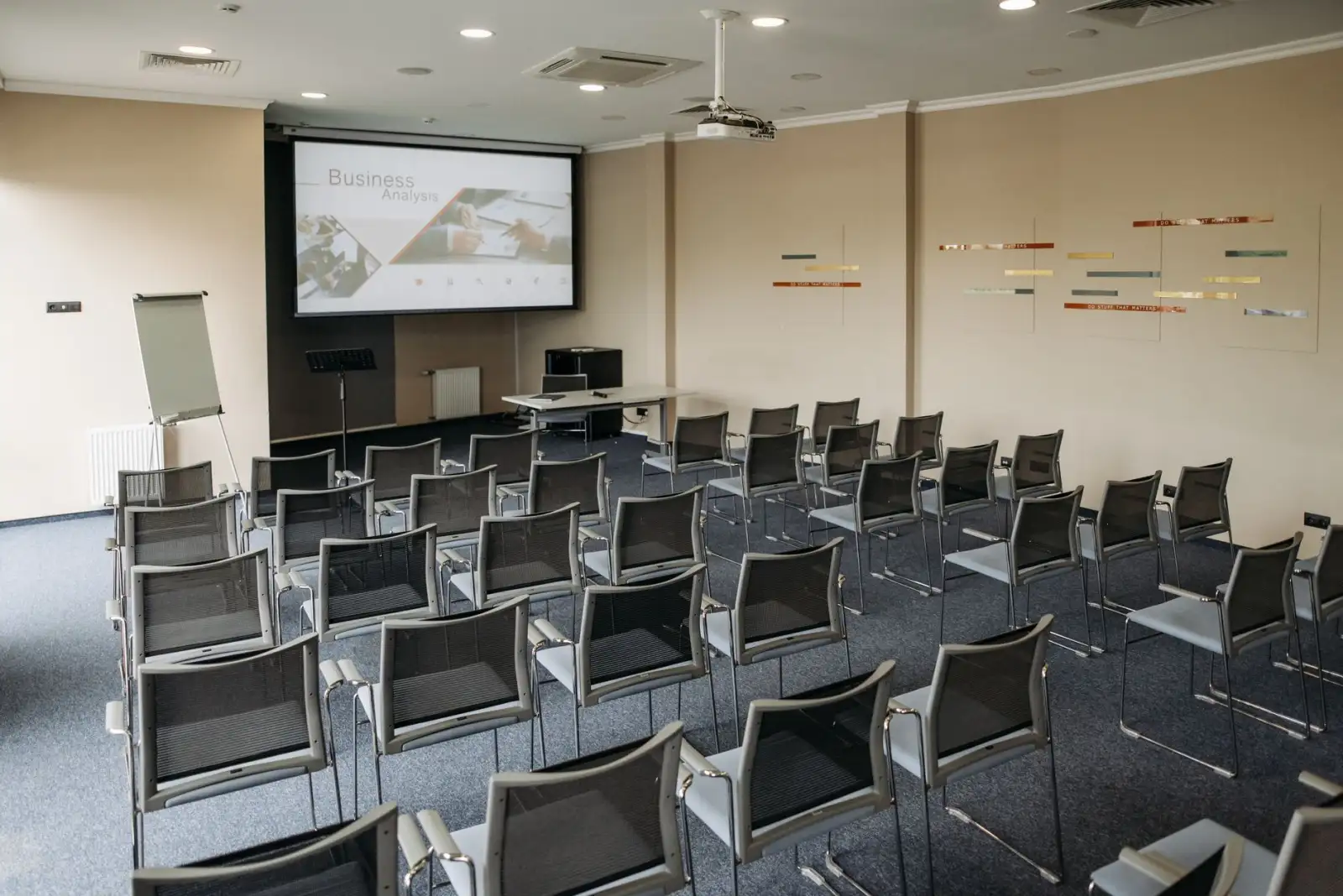 建筑施工现场安全绳选型与反光背心搭配使用技术解析