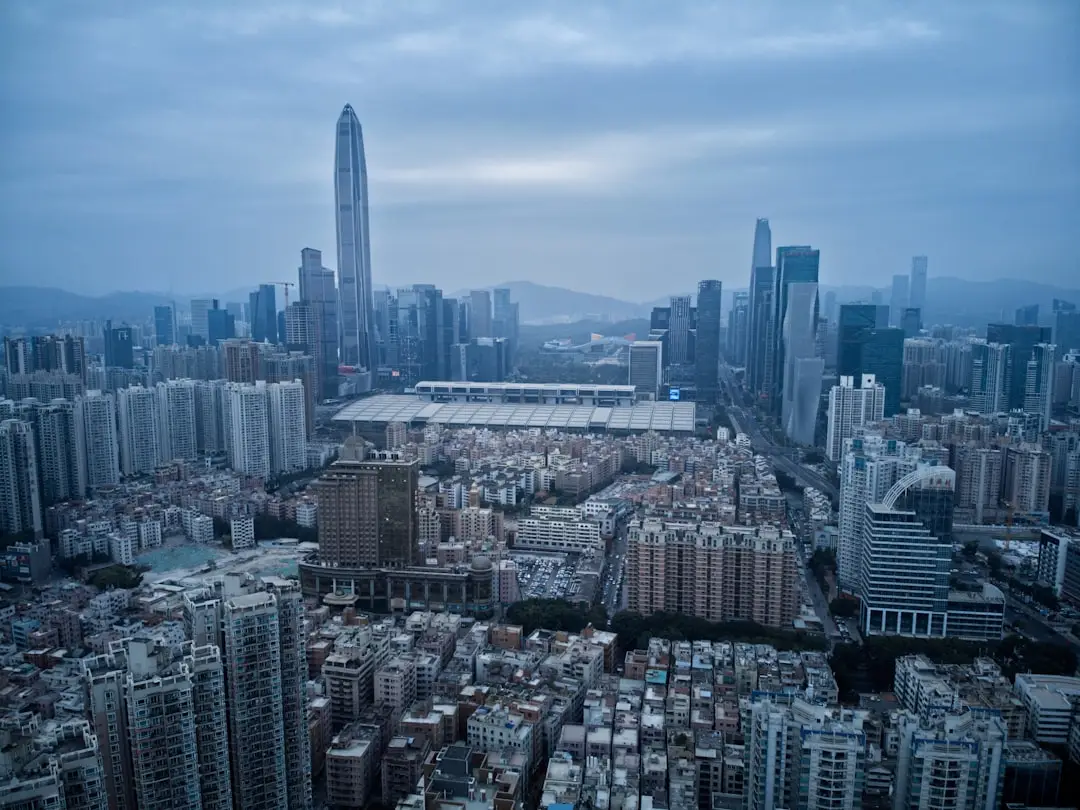 反光背心及防护手套在道路施工中的实际应用效果分析